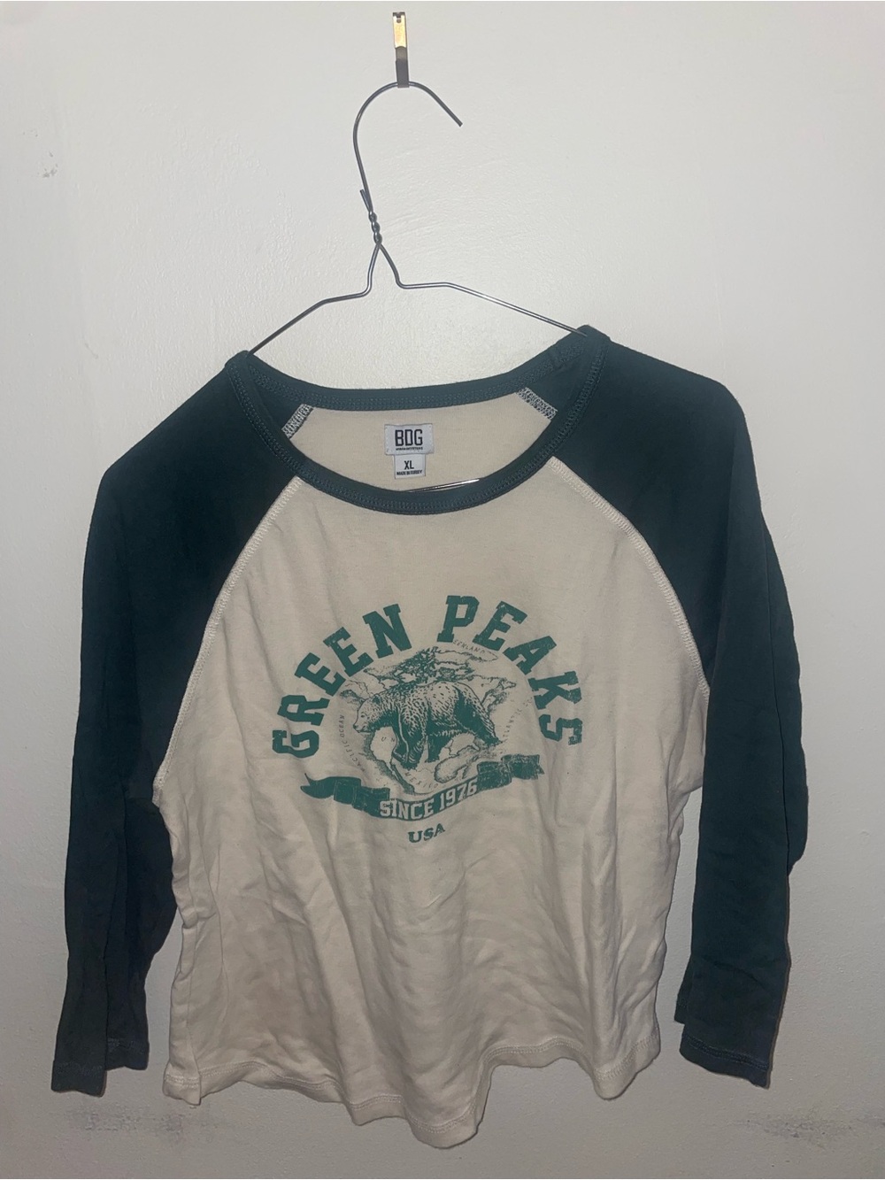 T-Shirt Neckline with Graphic